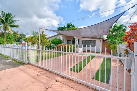 380 NE 173rd St, North Miami Beach FL - photo 10 of 39