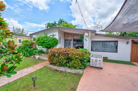 380 NE 173rd St, North Miami Beach FL - photo 8 of 39