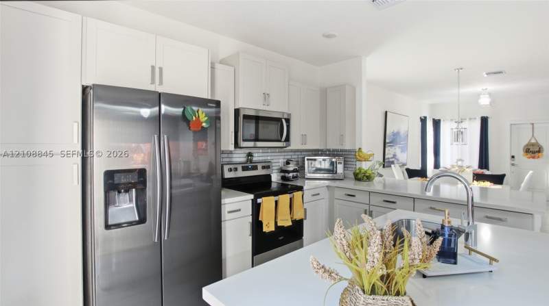 3 bedroom Townhouse at 856 SE 16th Ct, Palms At Bella Vista, Homestead — photo 2