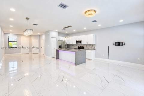 3567 W 110th Ter, Hialeah FL - photo 6 of 27