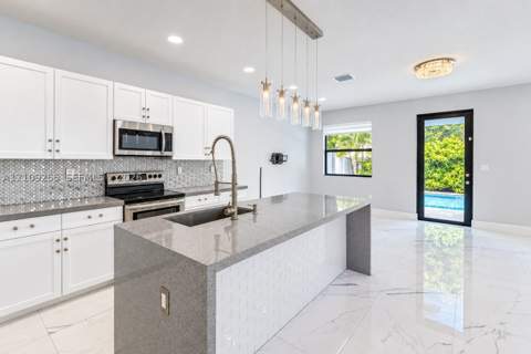 3567 W 110th Ter, Hialeah FL - photo 8 of 27