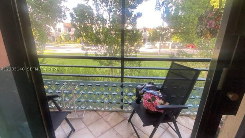 2 bedroom Condominium at 851 NE 209th Ter 204-23, Monterey Condo Four, Miami — photo 4