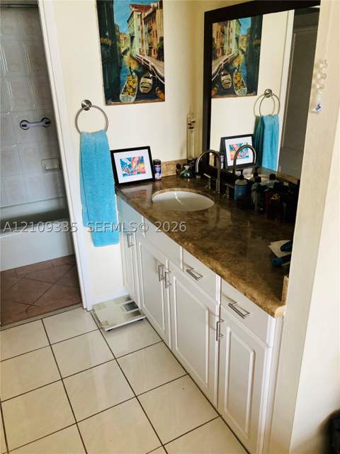 2333 Brickell Ave 2614, Miami FL - photo 9 of 25