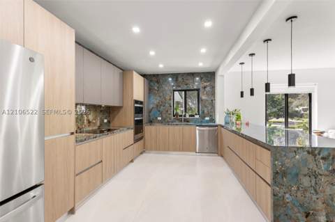 312 NE 90th St, El Portal FL - photo 10 of 33