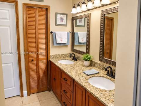15385 SW 57th Ter, Miami FL - photo 11 of 19