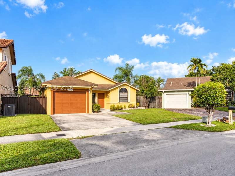 4 bedroom SingleFamilyResidence at 15385 SW 57th Ter, Westwind Lakes Sec 4, Miami — photo 2