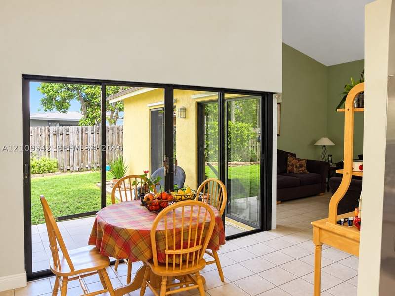 4 bedroom SingleFamilyResidence at 15385 SW 57th Ter, Westwind Lakes Sec 4, Miami — photo 5