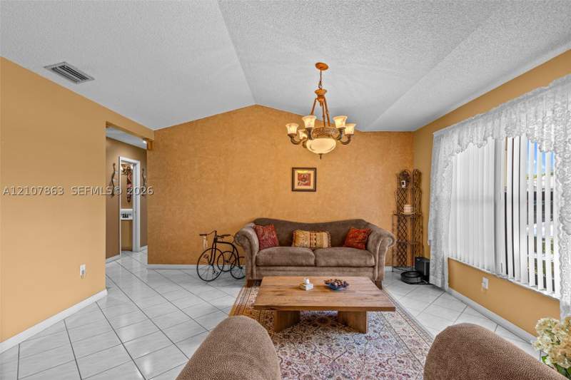 4 bedroom SingleFamilyResidence at 15695 SW 153rd Ave, Cassandra Estates, Miami — photo 2