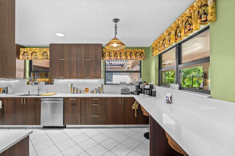 4 bedroom SingleFamilyResidence at 15695 SW 153rd Ave, Cassandra Estates, Miami — photo 4