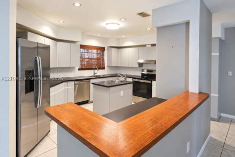 7246 SW 146th St Cir, Palmetto Bay FL - photo 16 of 47