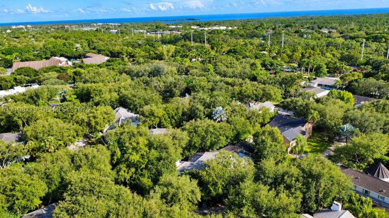 4 bedroom SingleFamilyResidence at 7246 SW 146th St Cir, Cutler Oaks, Palmetto Bay — photo 5