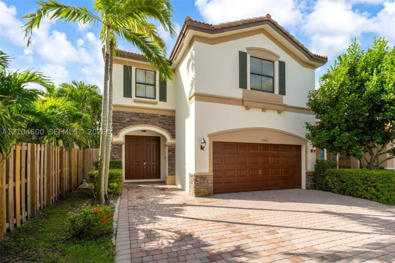 4 bedroom SingleFamilyResidence at 11460 NW 88th Ln, St Moritz Estates, Doral — photo 2