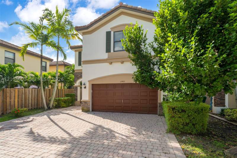 4 bedroom SingleFamilyResidence at 11460 NW 88th Ln, St Moritz Estates, Doral — photo 3