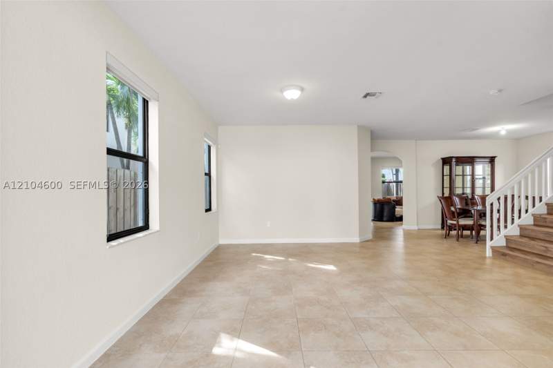 4 bedroom SingleFamilyResidence at 11460 NW 88th Ln, St Moritz Estates, Doral — photo 4