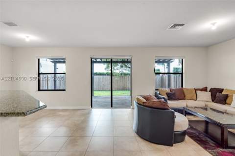 11460 NW 88th Ln, Doral FL - photo 9 of 49