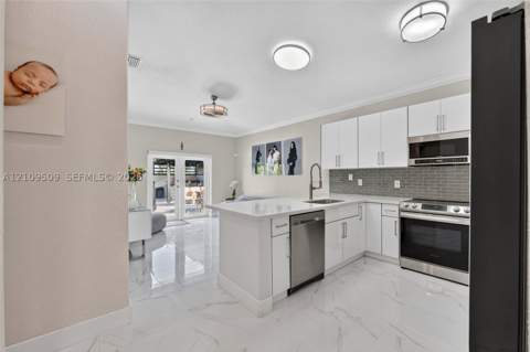 7721 NW 201st Ter, Hialeah FL - photo 6 of 24