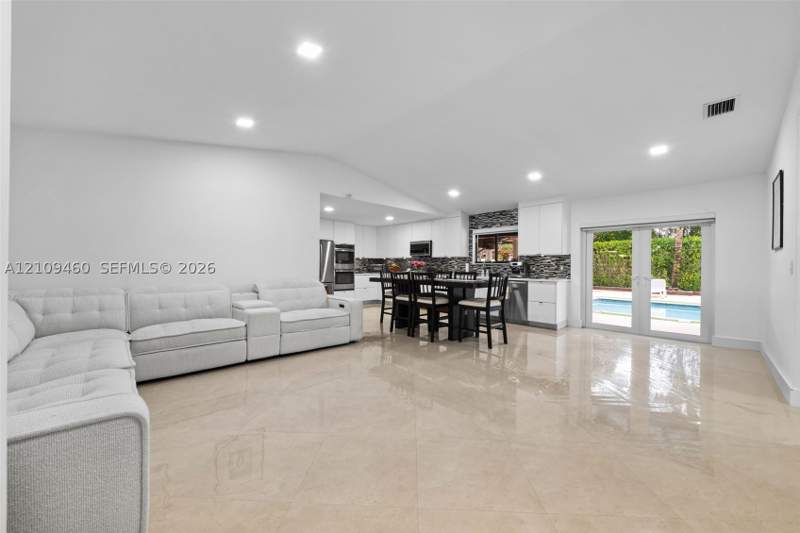 4 bedroom SingleFamilyResidence at 15245 SW 99th Ct, Peacock Place Sub, Miami — photo 4