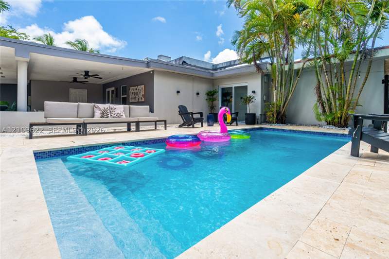 7 bedroom SingleFamilyResidence at 520 SW 22 rd, Brickell Estates, Miami — photo 4