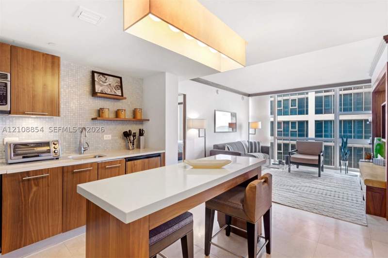 2 bedroom Condominium at 6801 Collins Ave 909, Central Carillon Beach Co, Miami Beach — photo 3