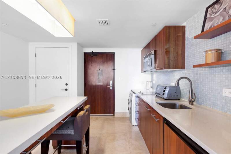 2 bedroom Condominium at 6801 Collins Ave 909, Central Carillon Beach Co, Miami Beach — photo 4