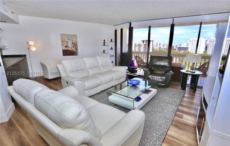 2 bedroom Condominium at 1000 Island Blvd 2005, 1000 Isl Blvd Williams Is, Aventura — photo 2