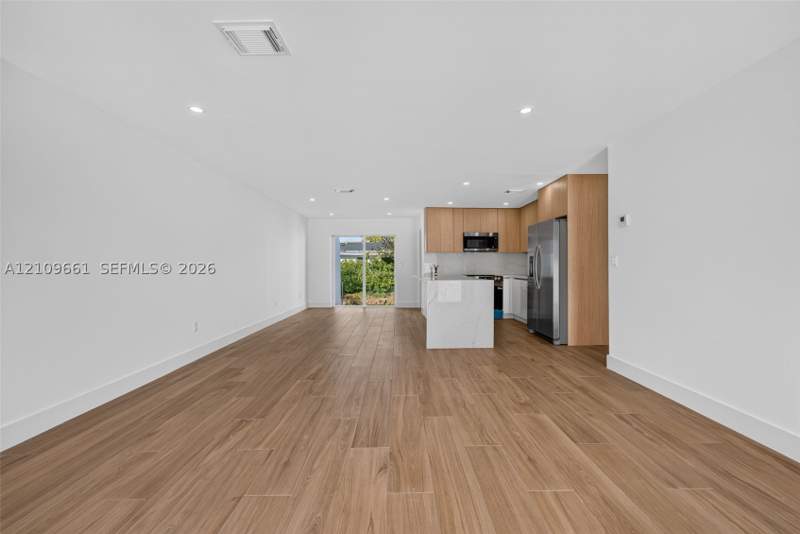 2 bedroom Townhouse at 2058 SW 102nd Ct, Coral Haven Sec Two, Miami — photo 2