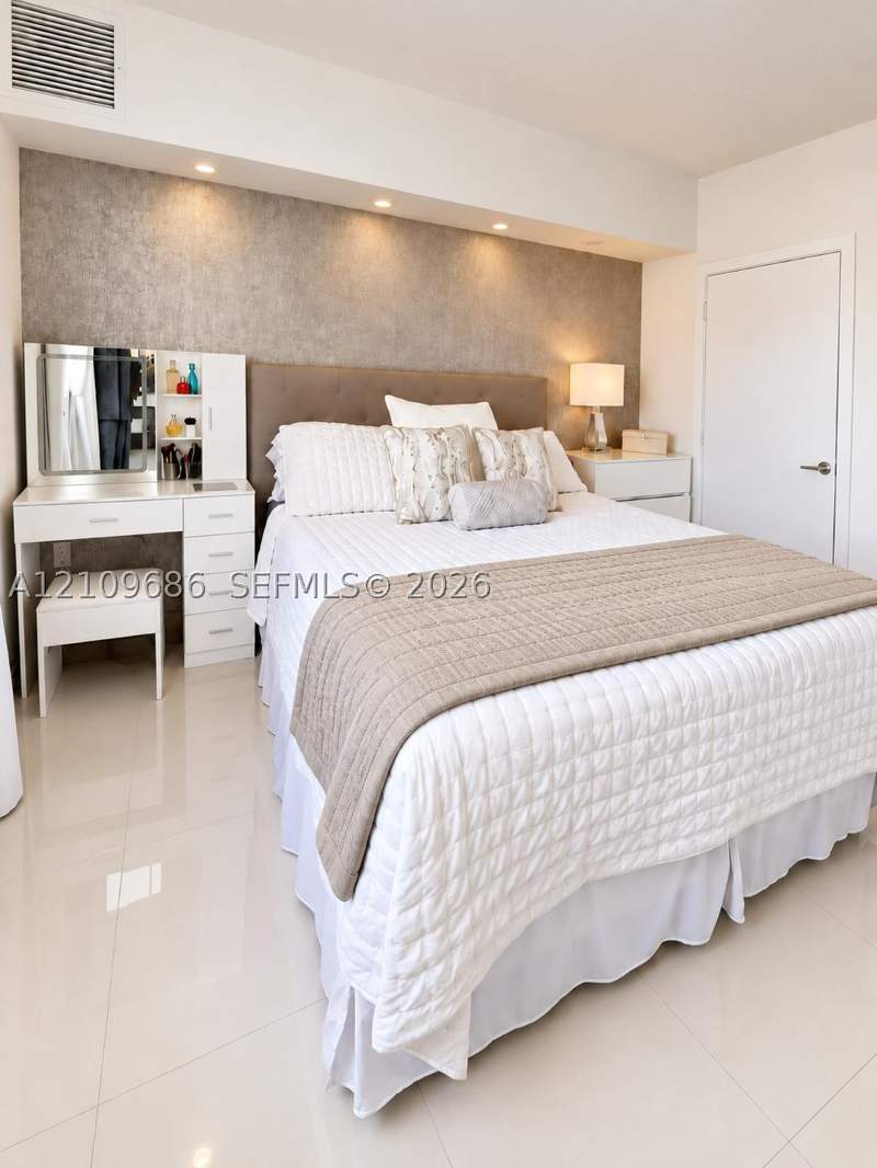 2 bedroom Condominium at 55 SE 6th St 3502, 500 Brickell West Condo, Miami — photo 5