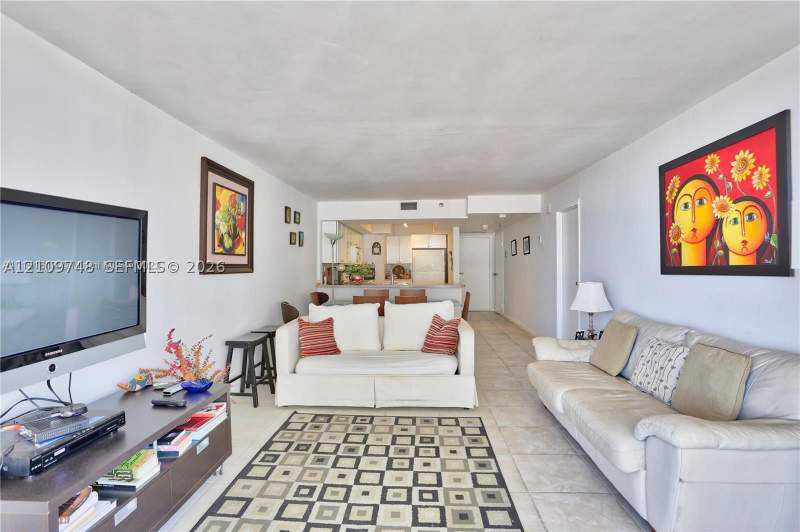 1 bedroom Condominium at 555 NE 15th St 10G, Venetia Condo, Miami — photo 3