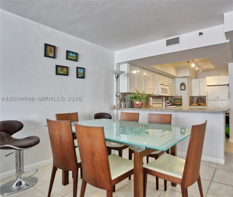 1 bedroom Condominium at 555 NE 15th St 10G, Venetia Condo, Miami — photo 4