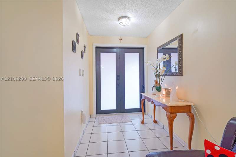 3 bedroom SingleFamilyResidence at 10241 NW 125th St, Gardens Of El Jardin Sec, Hialeah Gardens — photo 3