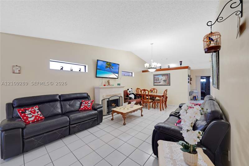 3 bedroom SingleFamilyResidence at 10241 NW 125th St, Gardens Of El Jardin Sec, Hialeah Gardens — photo 5