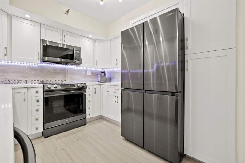 2 bedroom Condominium at 19101 NE 36th Ct 203, Mystic Pointe Condo No Th, Aventura — photo 3