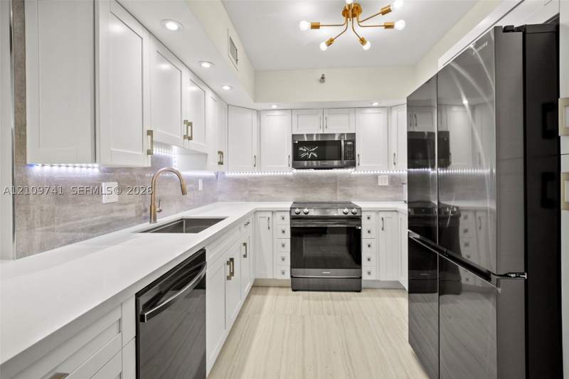 2 bedroom Condominium at 19101 NE 36th Ct 203, Mystic Pointe Condo No Th, Aventura — photo 4