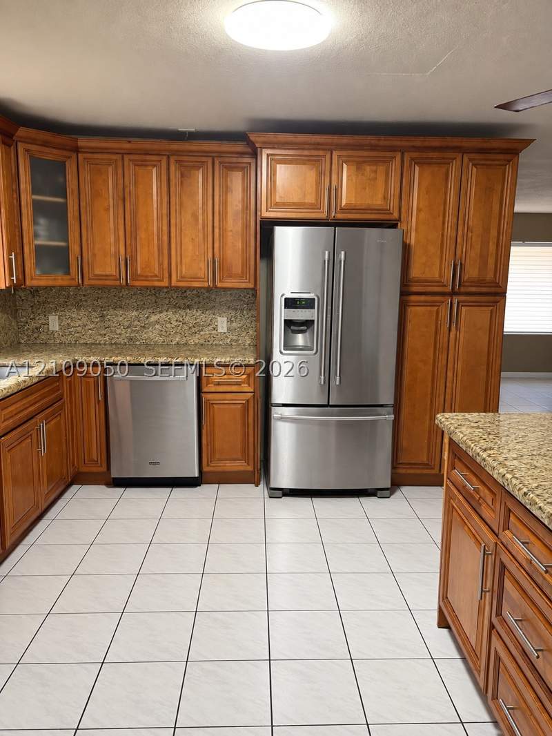 4 bedroom SingleFamilyResidence at 12054 SW 117th Ter, Devon-Aire Estates Sec 5, Miami — photo 2