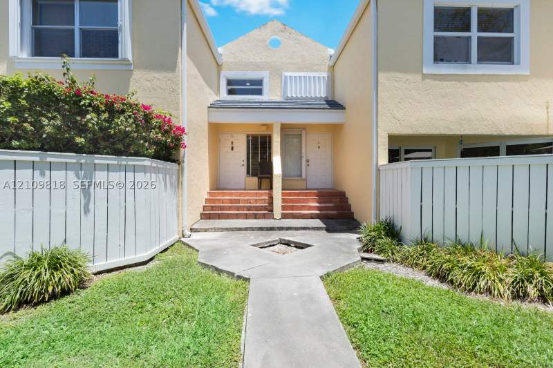 2 bedroom Townhouse at 6870 SW 45th Ln 8, Gables Point III Condo, Miami — photo 2