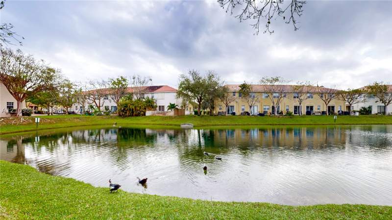 4 bedroom Townhouse at 531 NE 21st Ave, Portofino Villas West, Homestead — photo 3