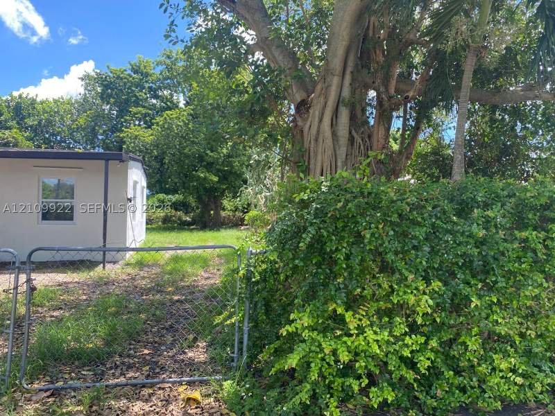 2 bedroom SingleFamilyResidence at 16525 NW 22nd Ct, Bunche Park, Miami Gardens — photo 2