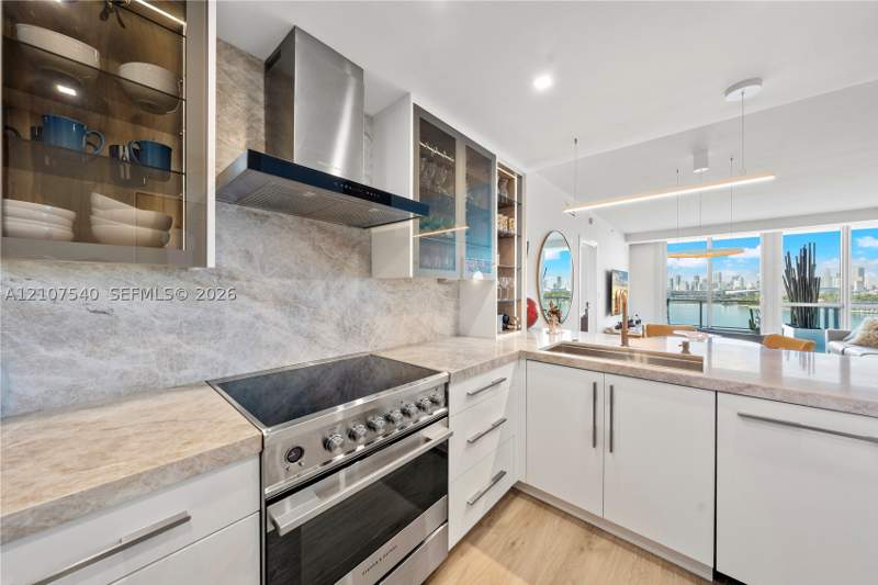 2 bedroom Condominium at 540 West Ave 911, The Bentley Bay Condo, Miami Beach — photo 2