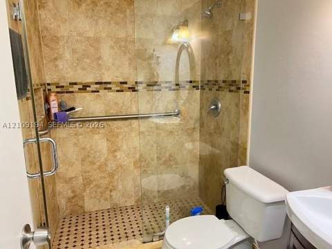 17530 NW 68th Ave C2007, Hialeah FL - photo 11 of 15