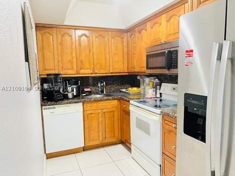 17530 NW 68th Ave C2007, Hialeah FL - photo 8 of 15