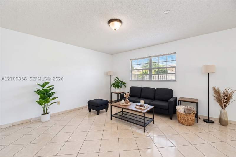 3 bedroom SingleFamilyResidence at 19503 SW 114th Pl, South Miami Heights 1st A, Miami — photo 3