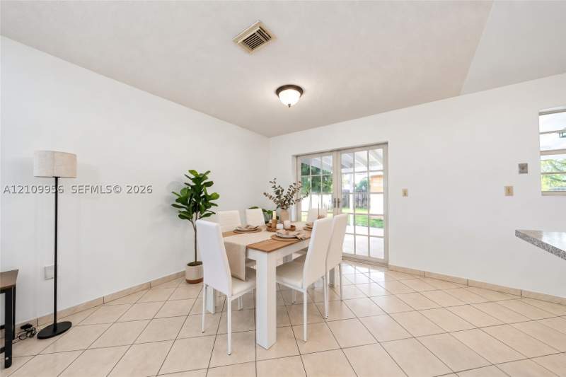 3 bedroom SingleFamilyResidence at 19503 SW 114th Pl, South Miami Heights 1st A, Miami — photo 4
