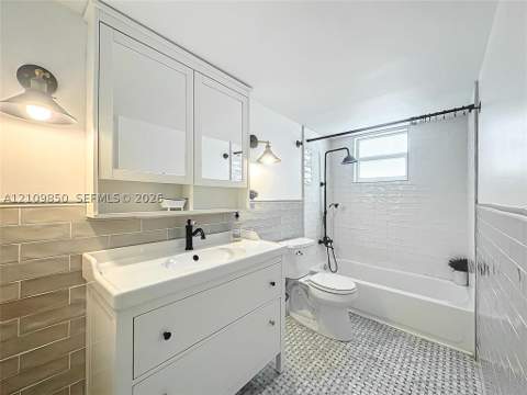7133 Bay Dr 705, Miami Beach FL - photo 12 of 38