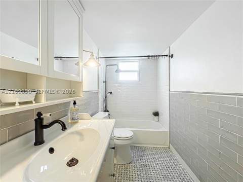 7133 Bay Dr 705, Miami Beach FL - photo 13 of 38