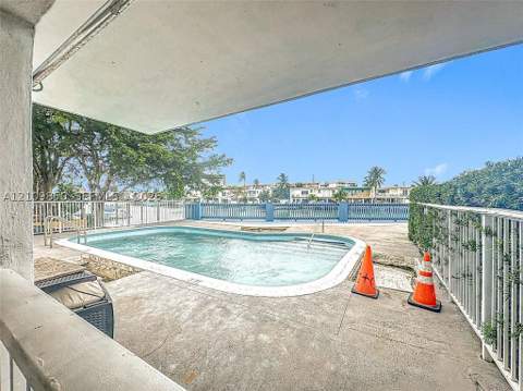 7133 Bay Dr 705, Miami Beach FL - photo 19 of 38