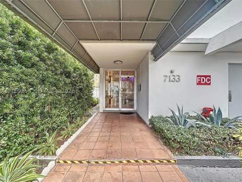7133 Bay Dr 705, Miami Beach FL - photo 21 of 38