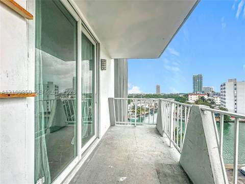7133 Bay Dr 705, Miami Beach FL - photo 22 of 38