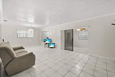 18921 NW 24th Avenue, Miami Gardens FL - photo 13 of 36