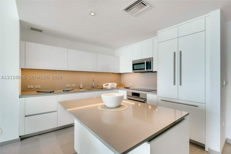 2 bedroom Condominium at 88 SW 7th St 2505, Rise Condo, Miami — photo 3