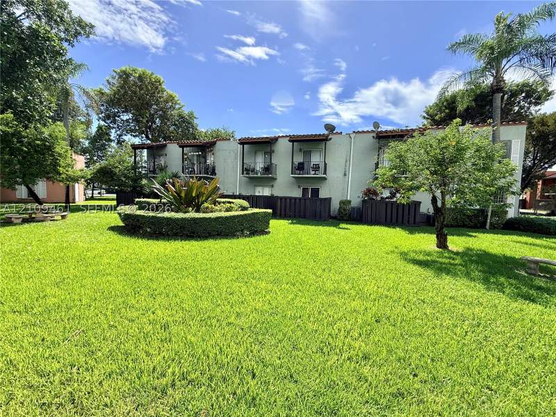 1 bedroom Condominium at 10776 N Kendall Dr F11, Spanish Trace Condo, Miami — photo 2